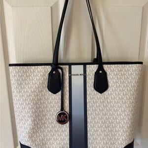 Michael Kors Women's Tote Bag - Cream and Black